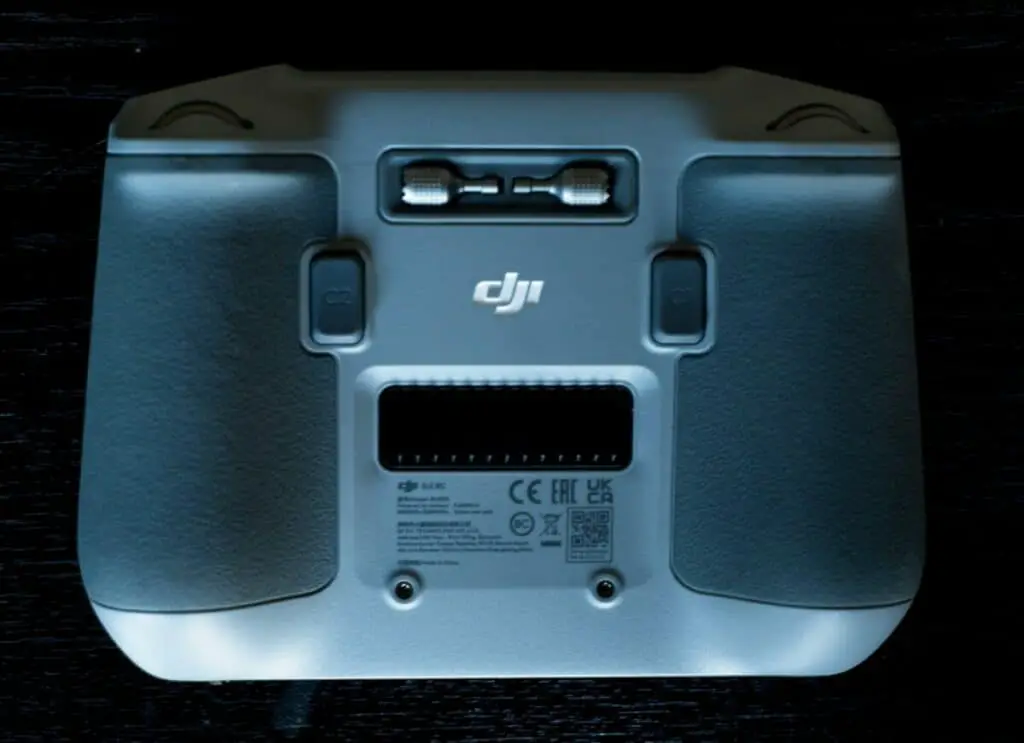 RC controller: the back (photo by Vicvideopic)
