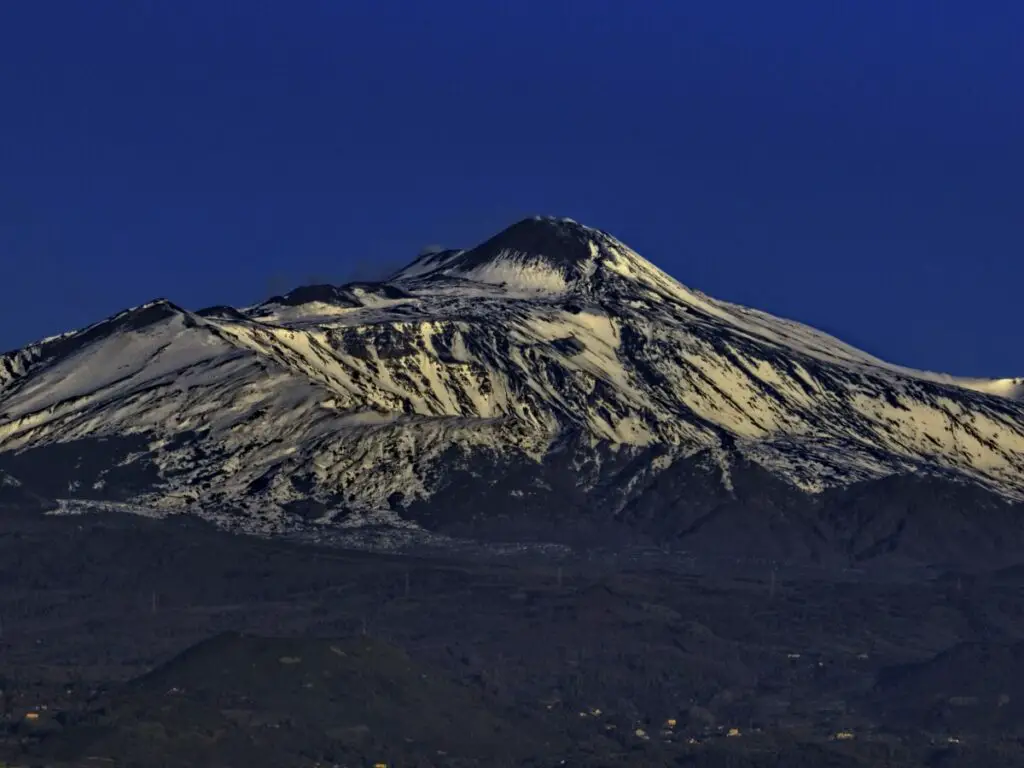 Mount Etna in Sicily in winter. Photo taken with the telephoto lens of a DJI Mavic 3 by Vicvideopic