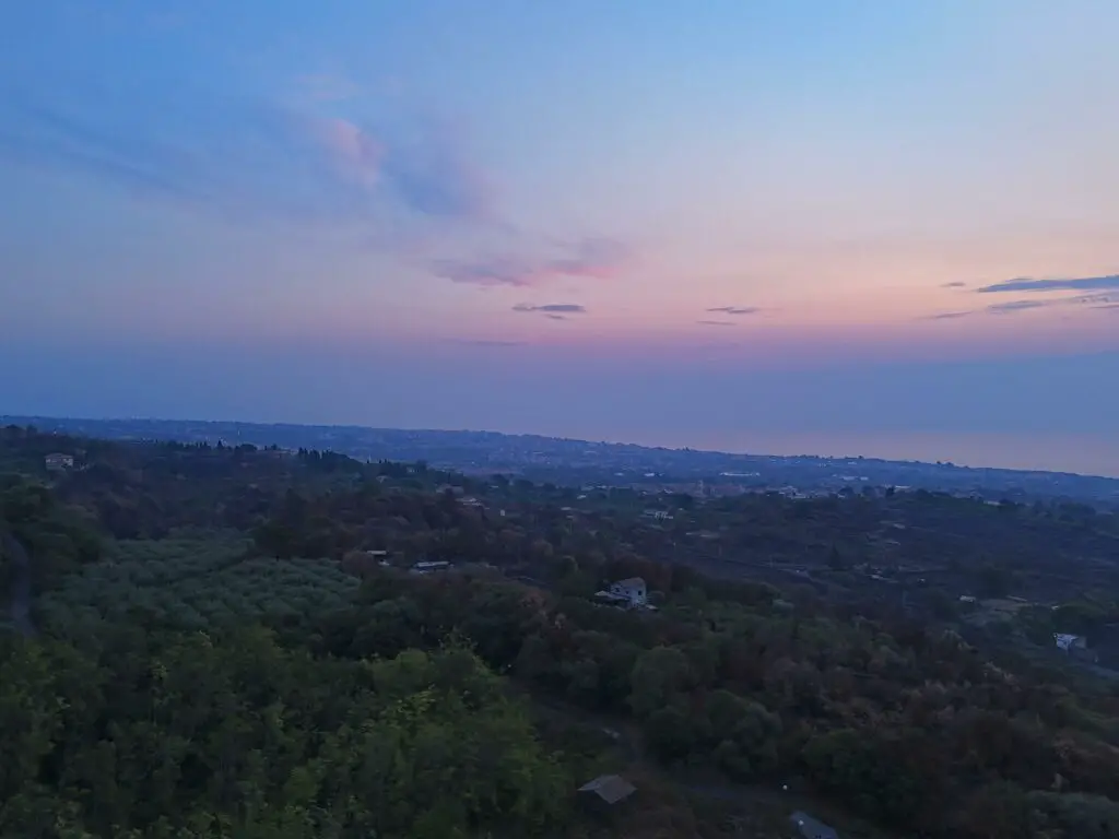 DJI Air 3 wide-angle lens: image against the sun before sunrise