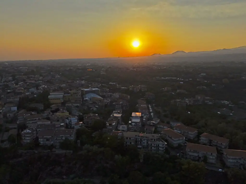 DJI Air 3 wide-angle lens: image with the sun in the center of the frame
