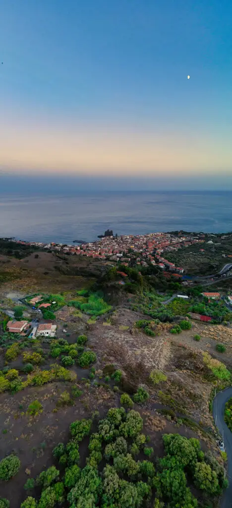 DJI Mini 4 Pro: Vertical panorama of a seaside village in East Sicily