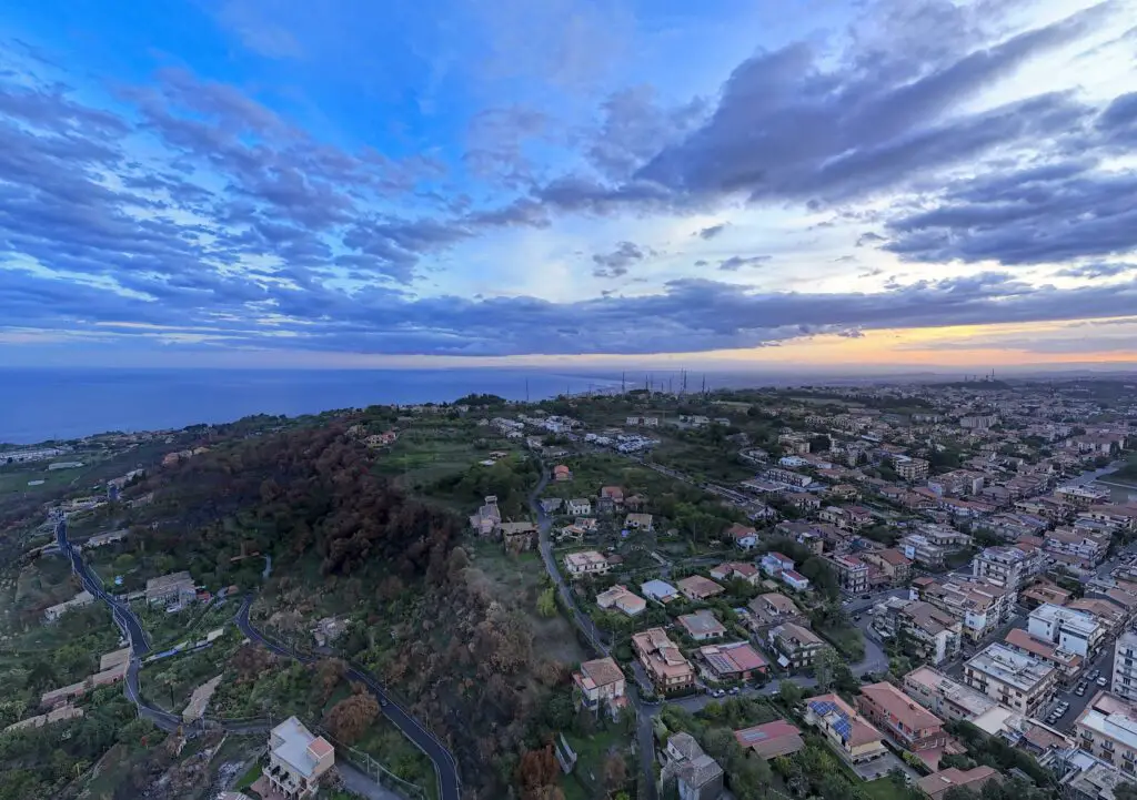 DJI Mini 4 Pro: Wide-angle panorama of the bay of Catania in Sicily