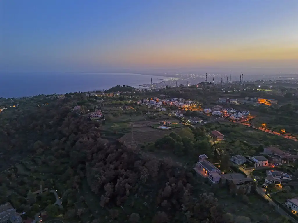 DJI Mini 4 Pro: 48MP image Merged to HD of the bay of Catania in SIcily at night