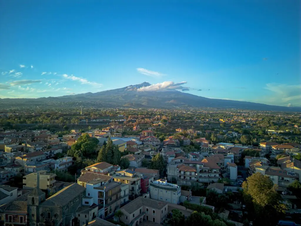DJI Mini 4 Pro: 48 MP image of Mount Etna Merged to HDR