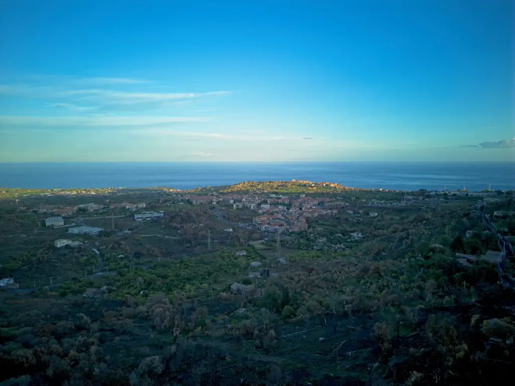 DJI Mini 4 Pro: 48 MP image of a village by the sea in Sicily Merged to HDR