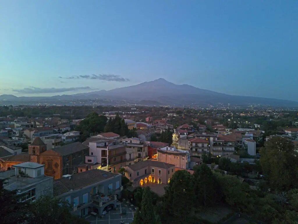 DJI Mini 4 Pro: 48MP image of Mount Etna at night