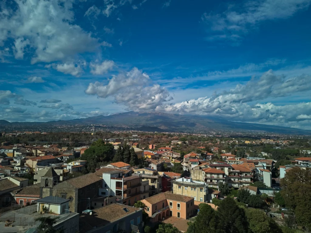 DJI Mini 4 Pro: Mount Etna with clouds
