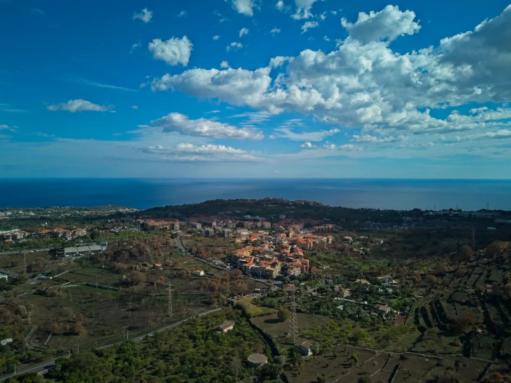 DJI Mini 4 Pro: village by the Mediterranean sea