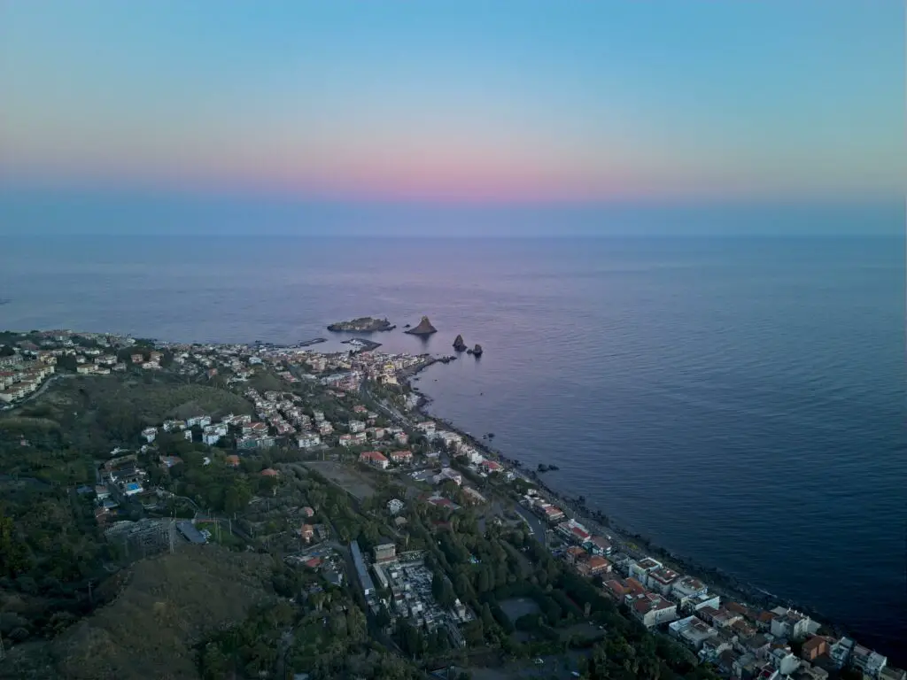 DJI Mini 4 Pro:12 MP RAW image with an area of higher luminosity in the middle