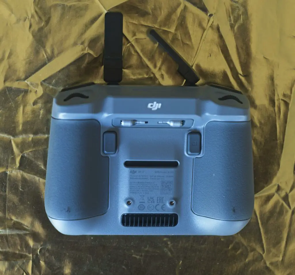 DJI RC 2 controller: back view (photo by vicvideopic)
